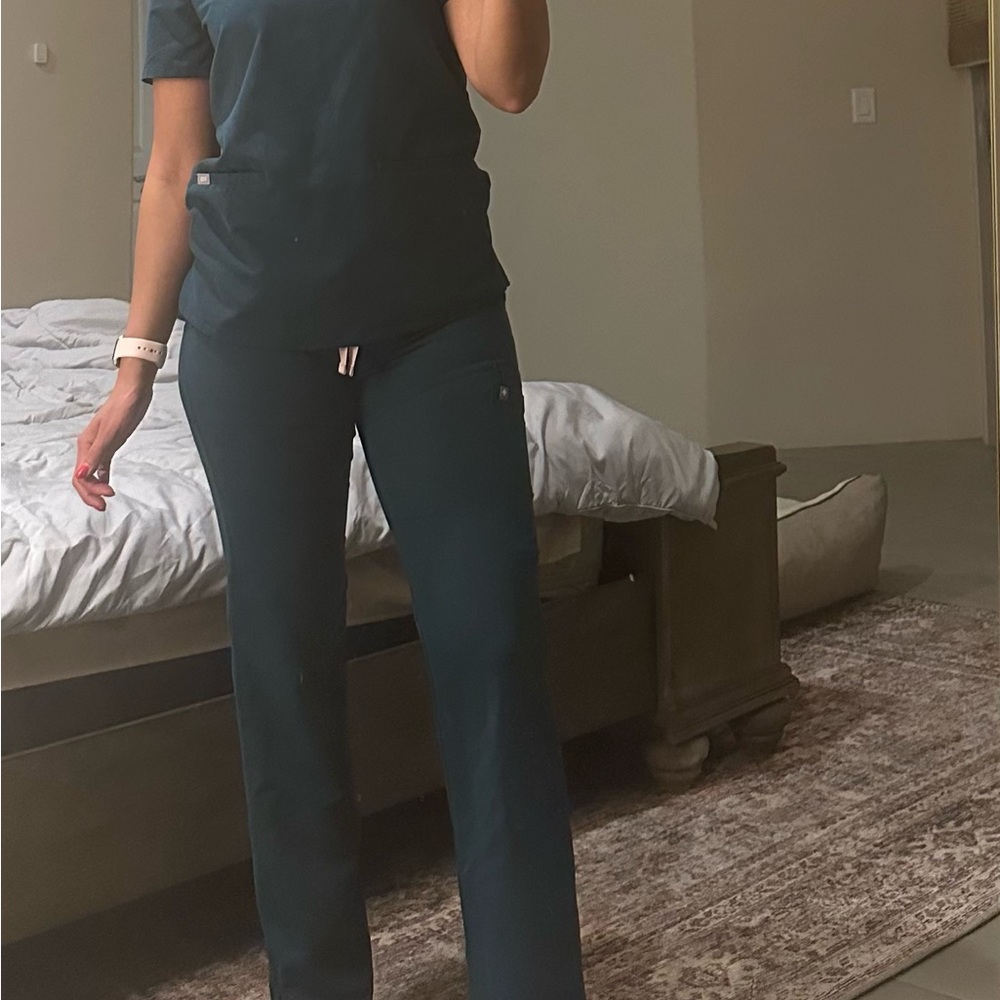 Figs scrub set